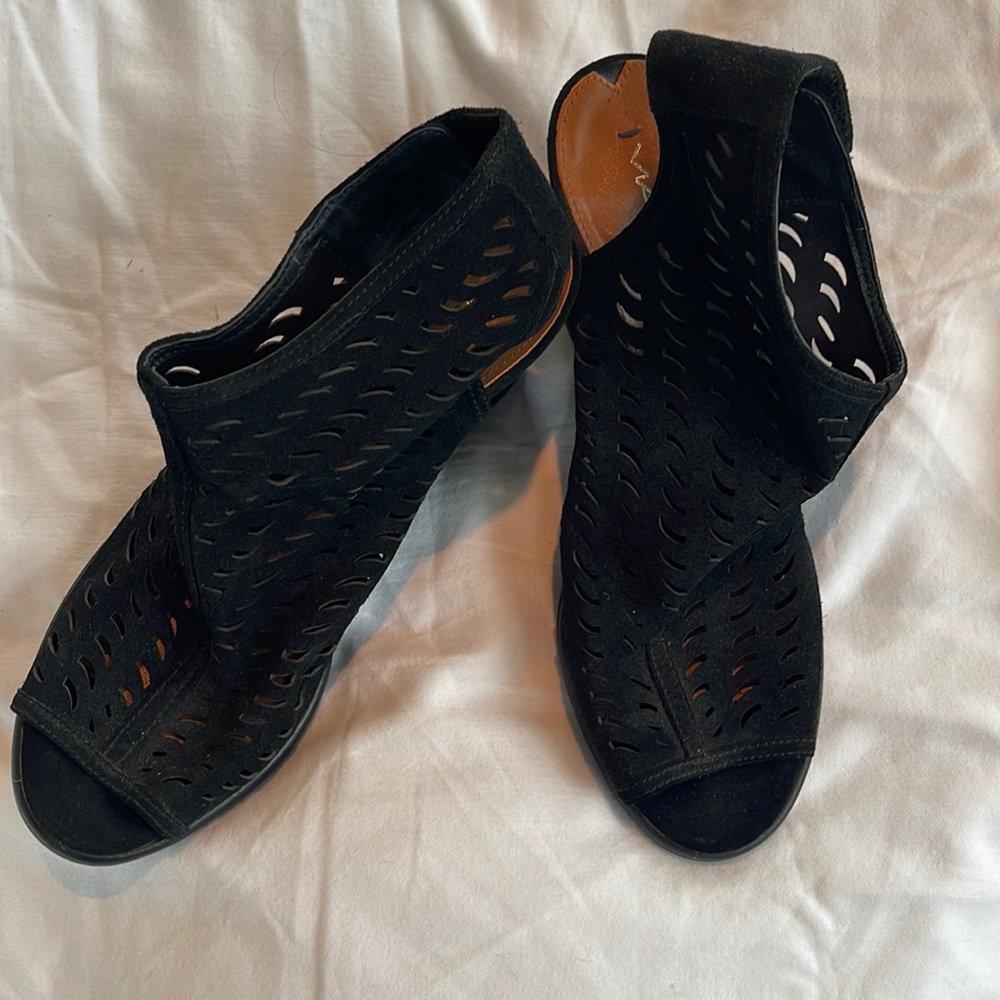 VIA SPIGA Delsey Black Suede Laser Cut Wedge. Size 41.5 (10.5).